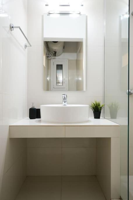 Syntagma Square, 70Sqm Pentelis Sunny Apartment Athene Buitenkant foto