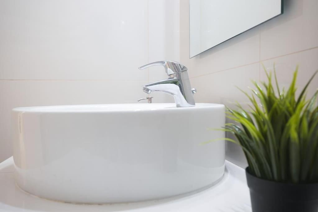 Syntagma Square, 70Sqm Pentelis Sunny Apartment Athene Buitenkant foto