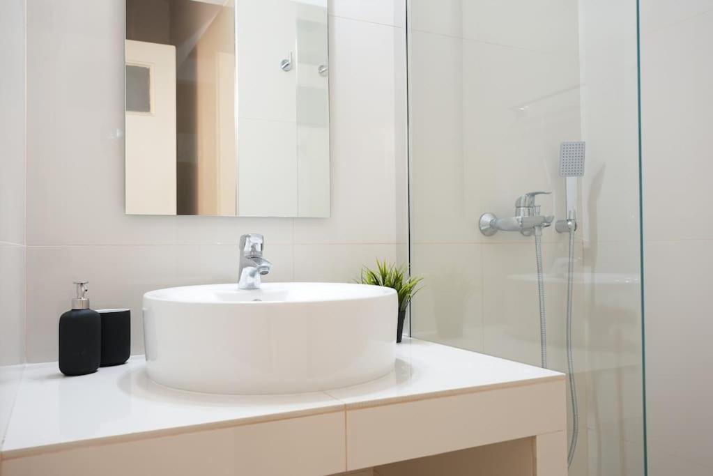 Syntagma Square, 70Sqm Pentelis Sunny Apartment Athene Buitenkant foto