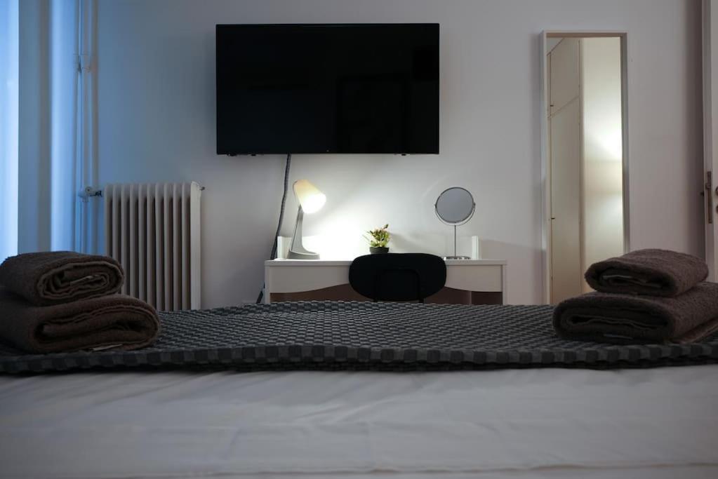 Syntagma Square, 70Sqm Pentelis Sunny Apartment Athene Buitenkant foto